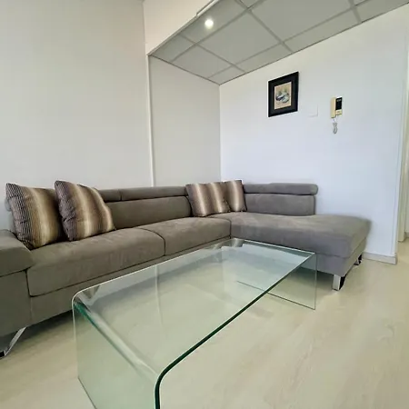 Sea View In Makenzy Апартаменты Ларнака