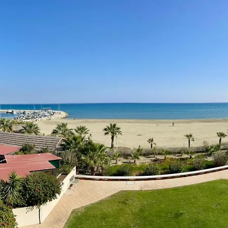 Апартаменты Sea View In Makenzy Ларнака