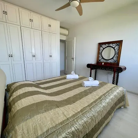 Апартаменты Sea View In Makenzy