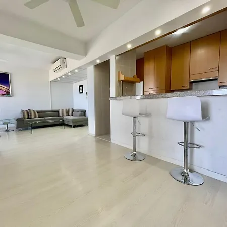 Apartment Sea View In Makenzy *