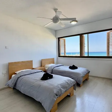 Sea View In Makenzy Apartment