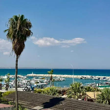 Apartment Sea View In Makenzy *