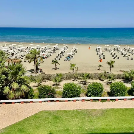 Apartment Sea View In Makenzy